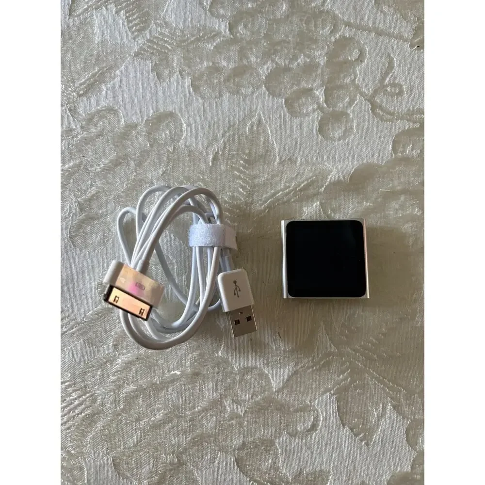 Apple iPod nano 6th Generation 8GB Silver